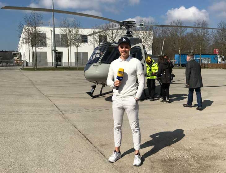 Für Antenne Bayern führte „Fashionik“ auf der BAUMA Messe ein Interview in einem Helikopter (©Foto: privat)